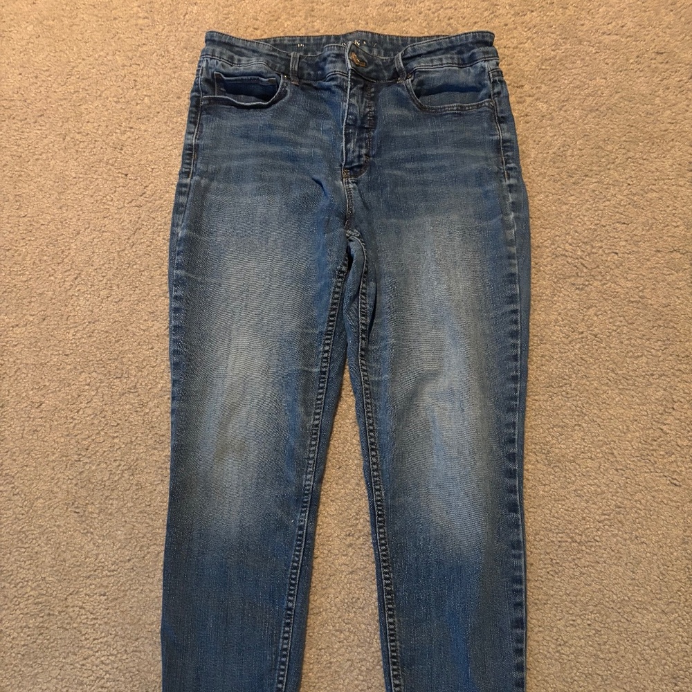 WHBM Skinny Crop Distressed Jean Size 10